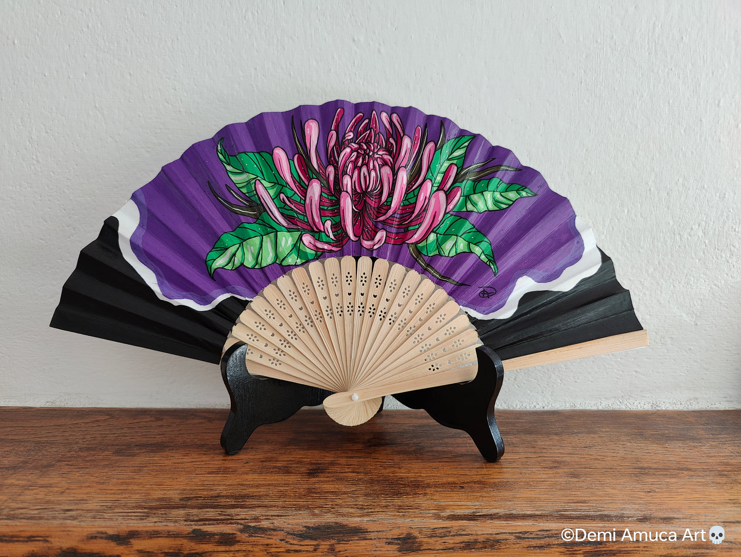 Hand painted fan: Chrysanthemum