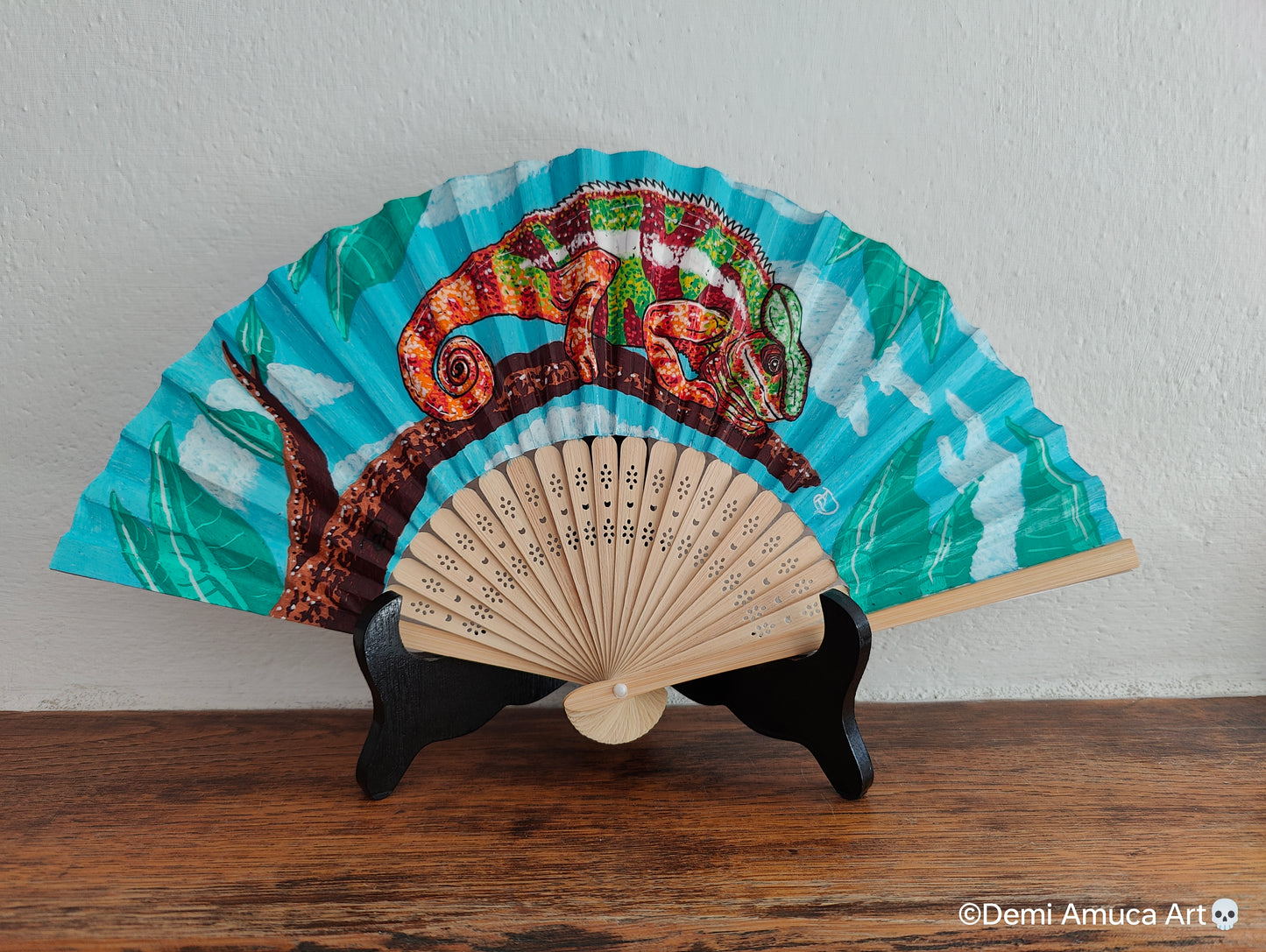 Handpainted fan: Chameleon