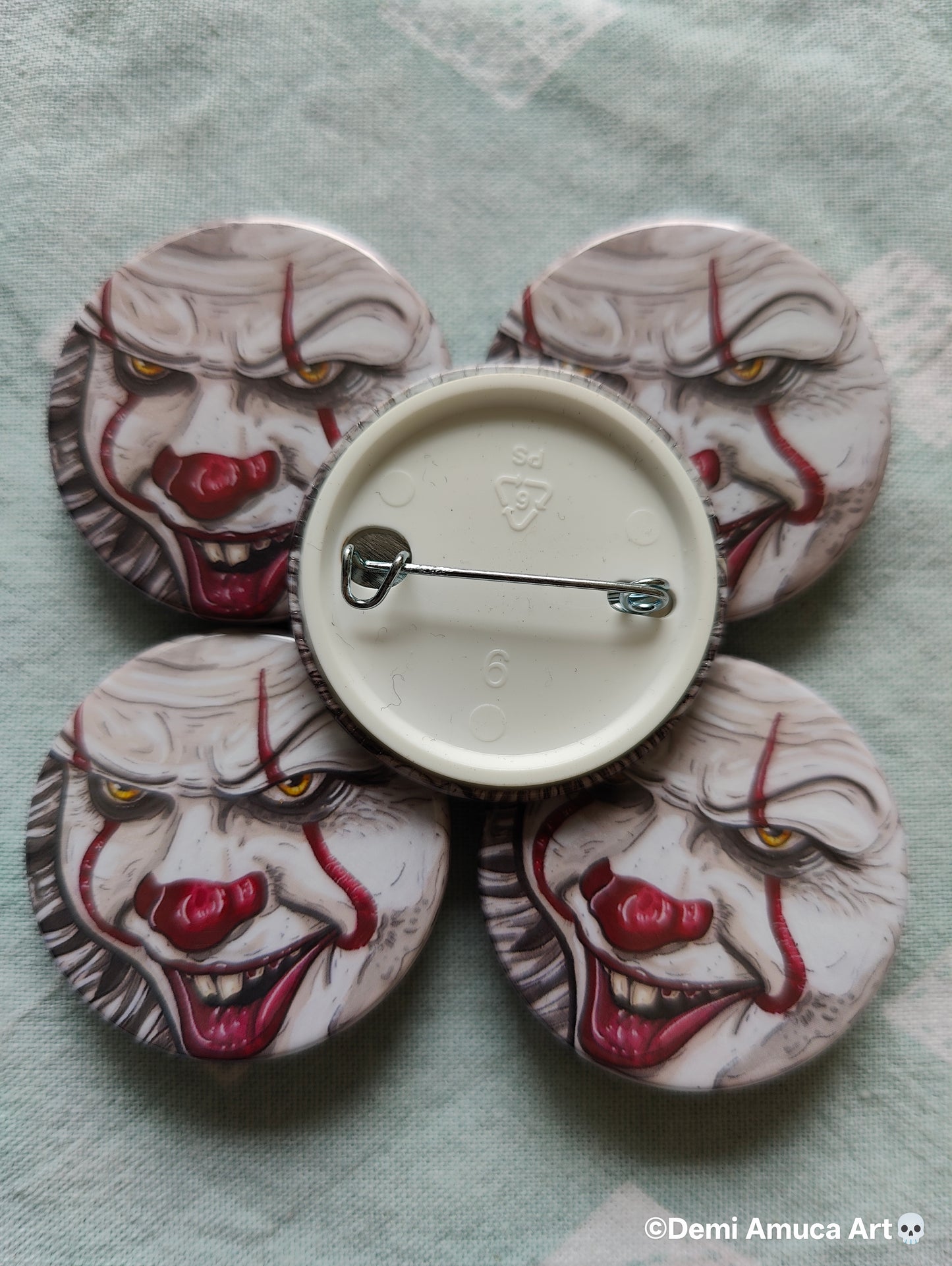 Button pin: Pennywise
