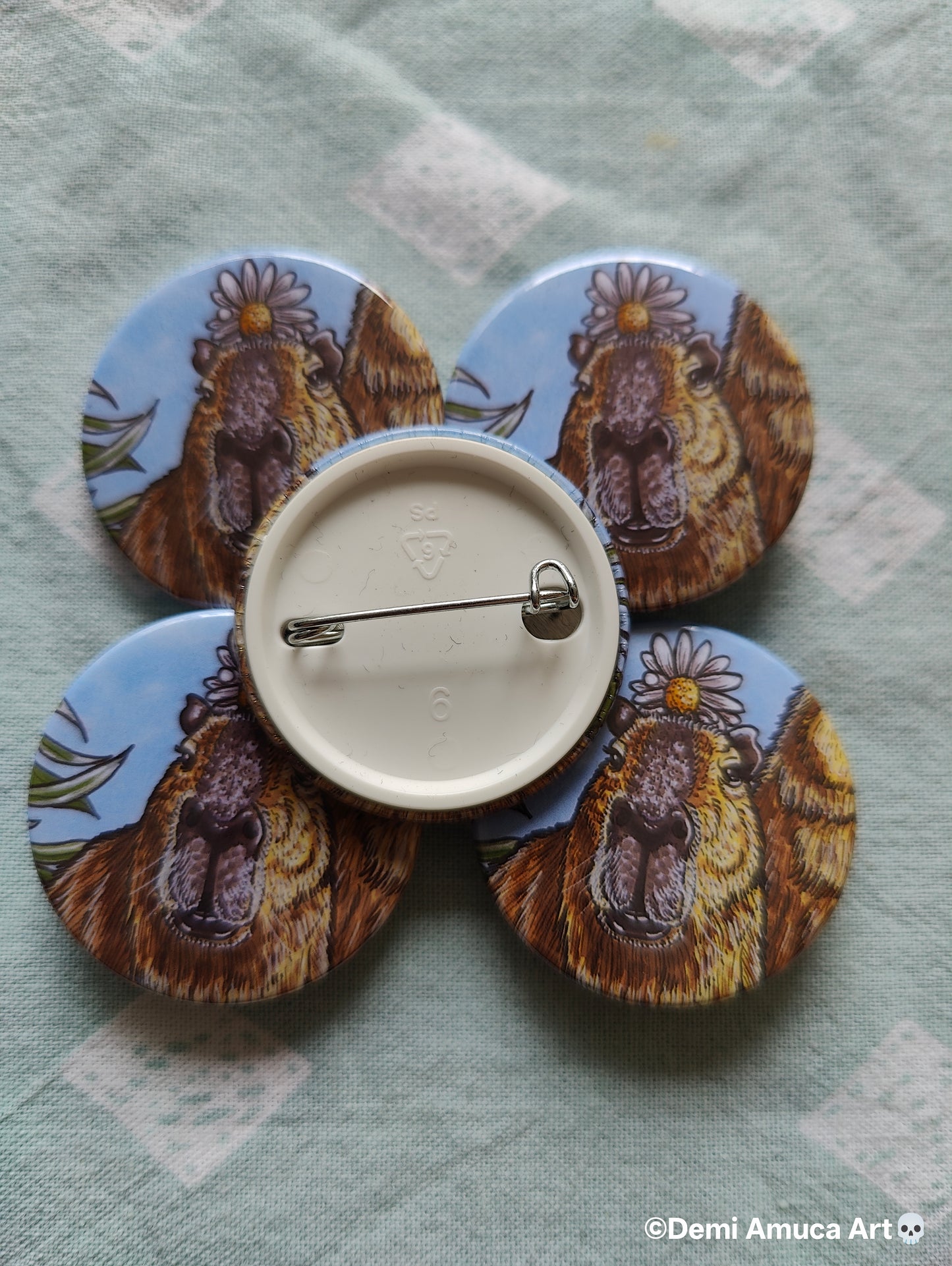 Button pin: Capibara