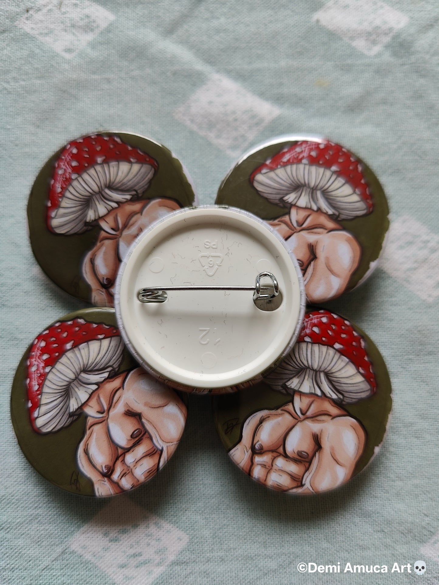 Button pin: Amanita muscaria