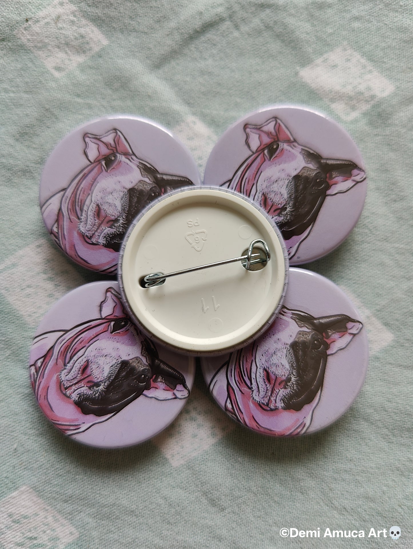 Button pin: Nellie