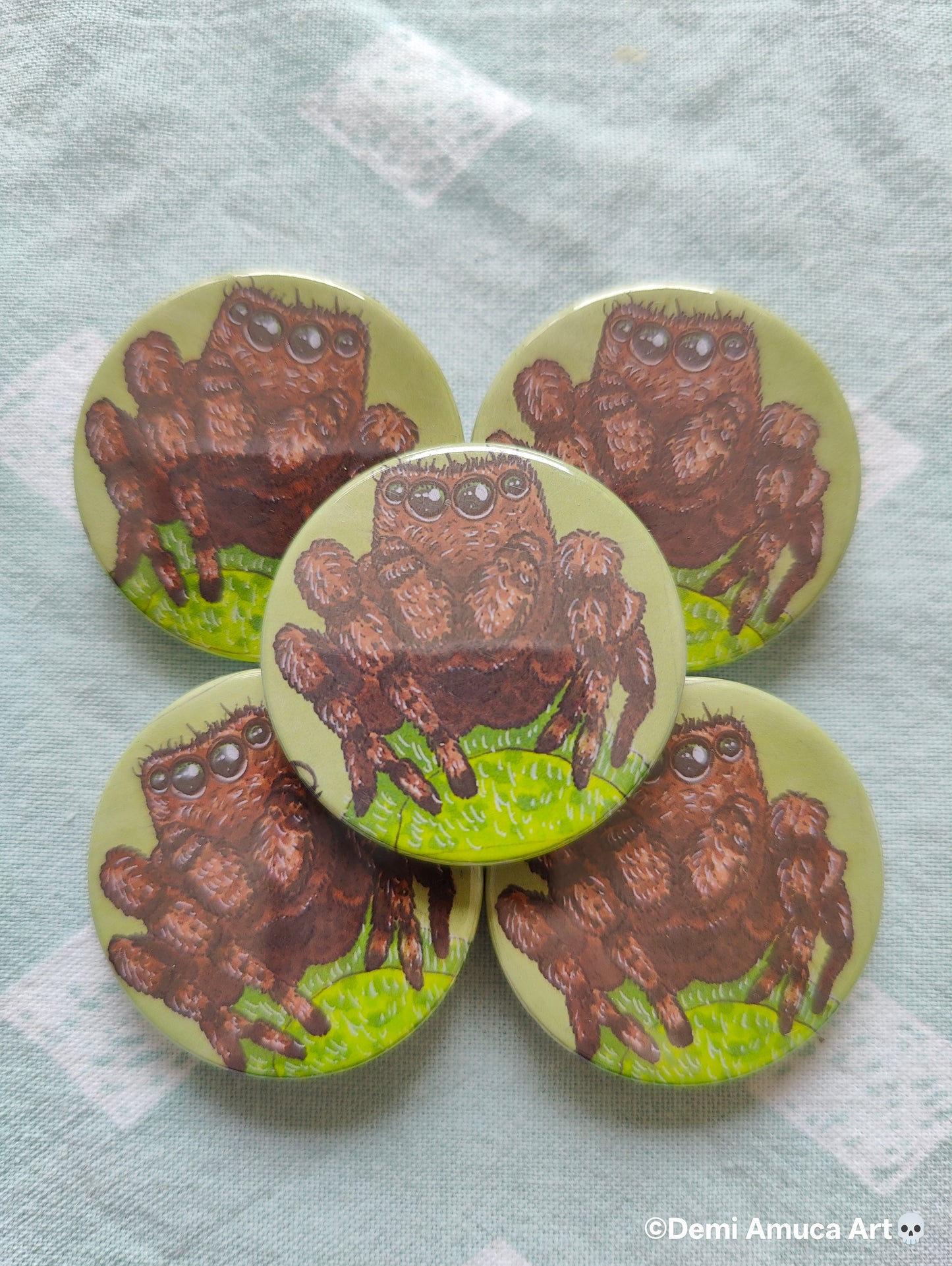 Button pin: Brown spider