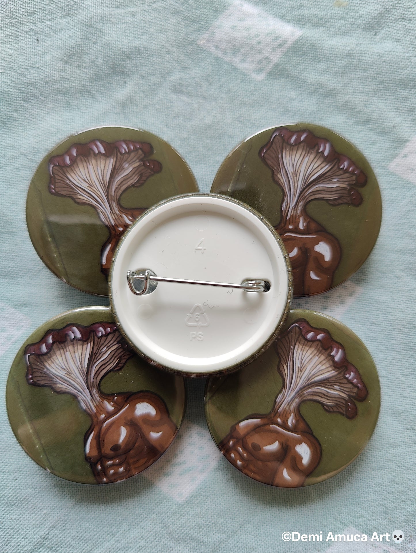 Button pin: Oyster mushroom