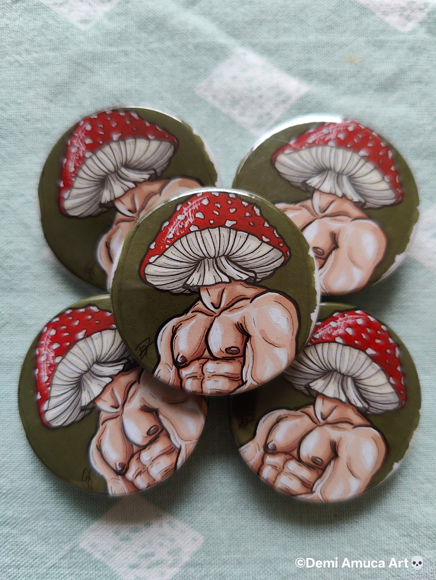 Button pin: Amanita muscaria