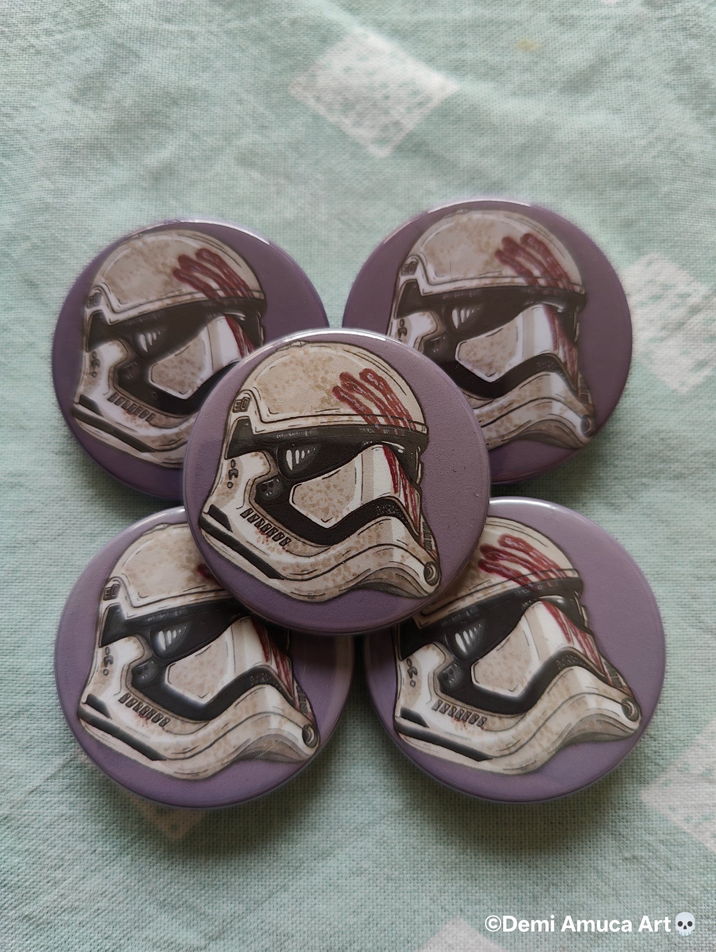 Button pin: Finn's helmet