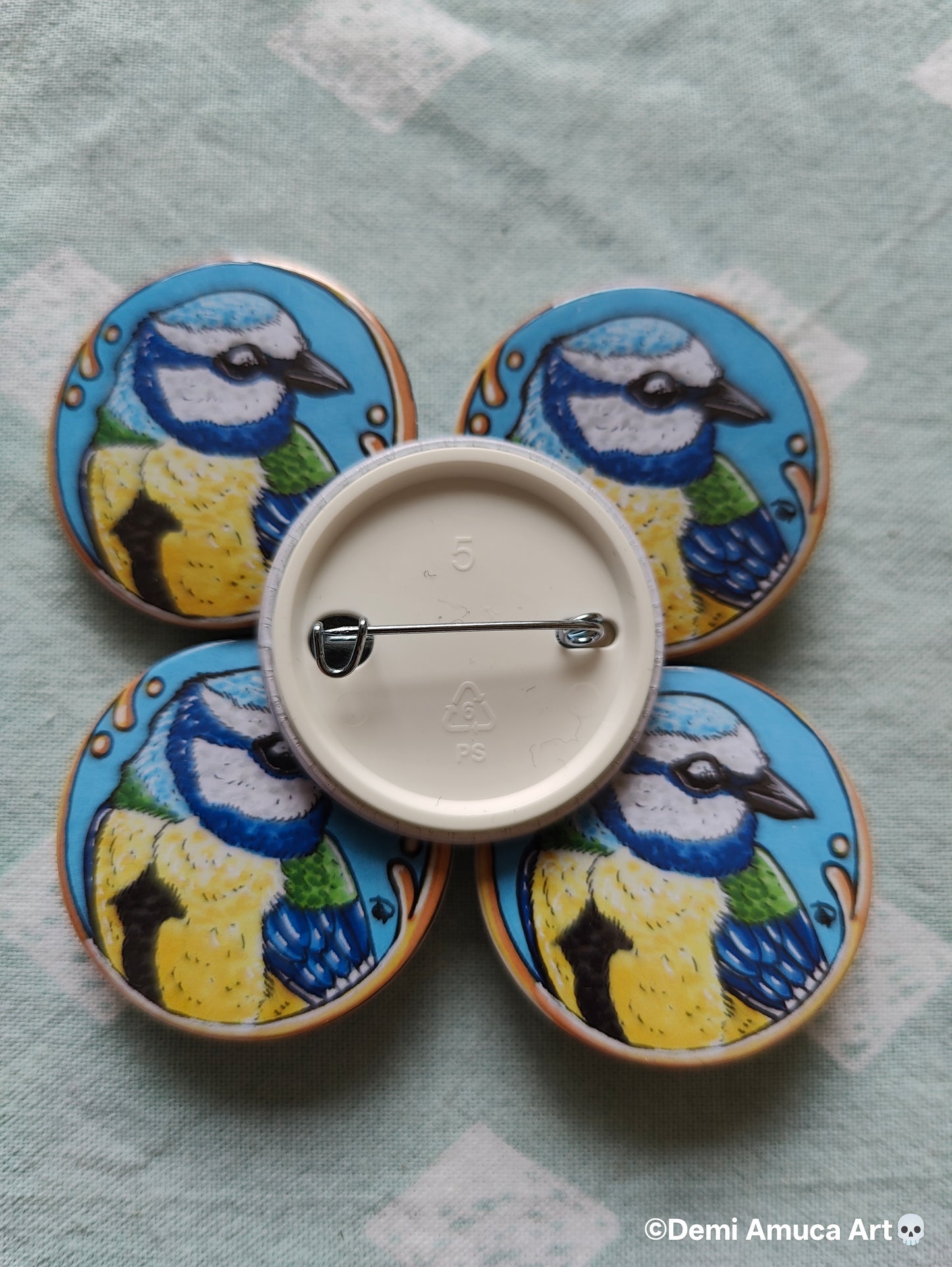 Button pin: Great tit