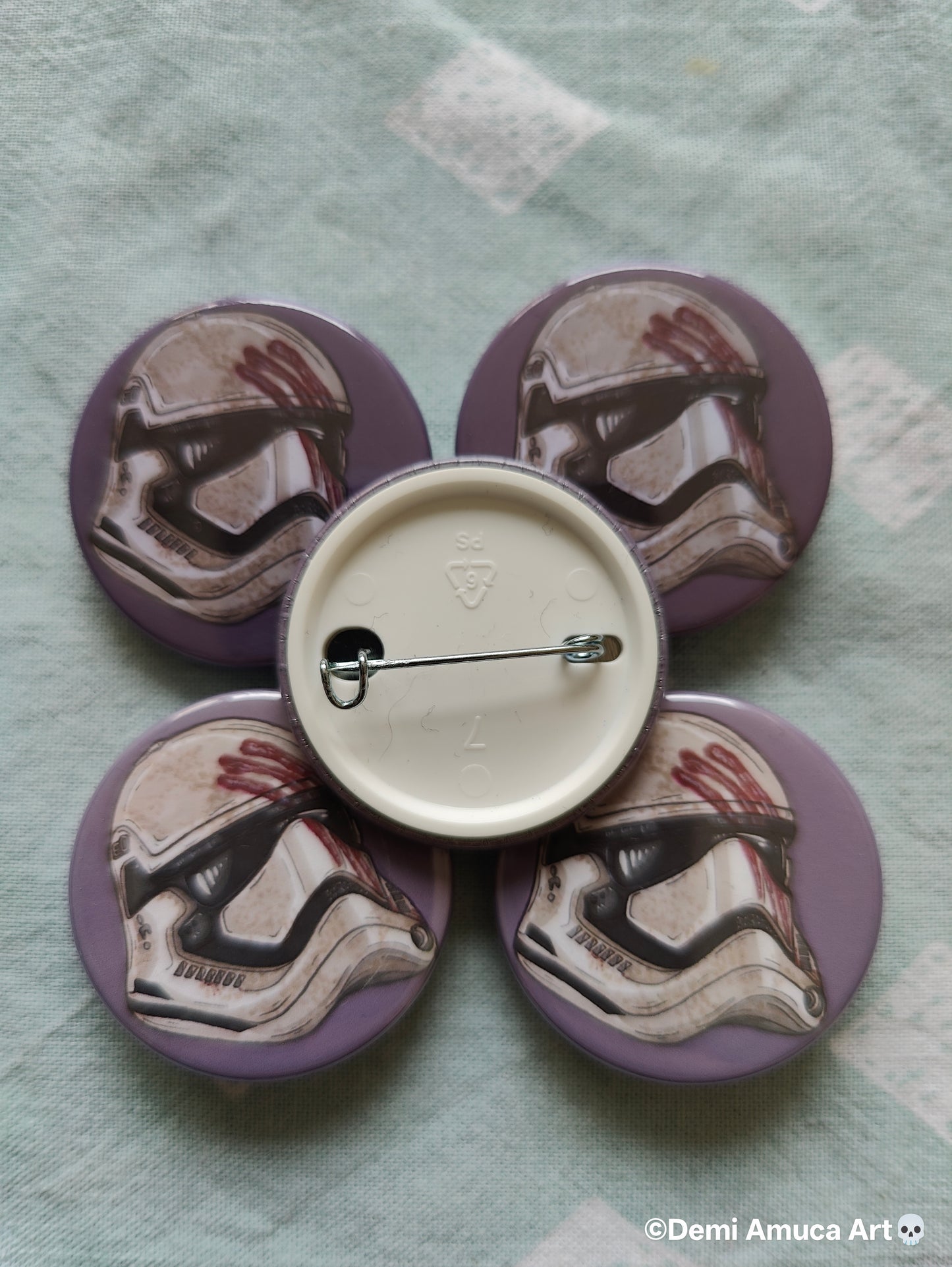 Button pin: Finn's helmet