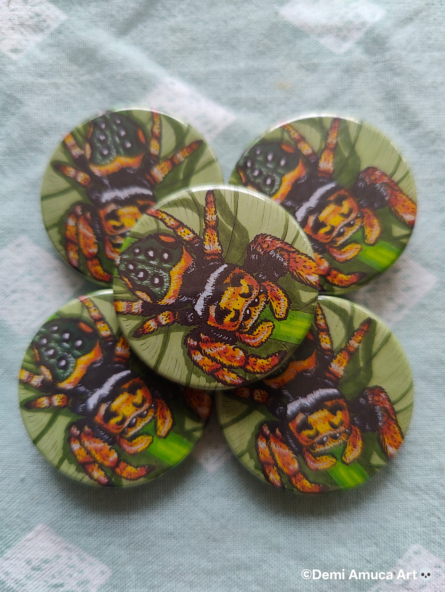 Button pin: Yellow spider